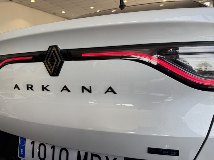 Renault Arkana Esprit Alpine ETECH full hybrid 145cv foto 12
