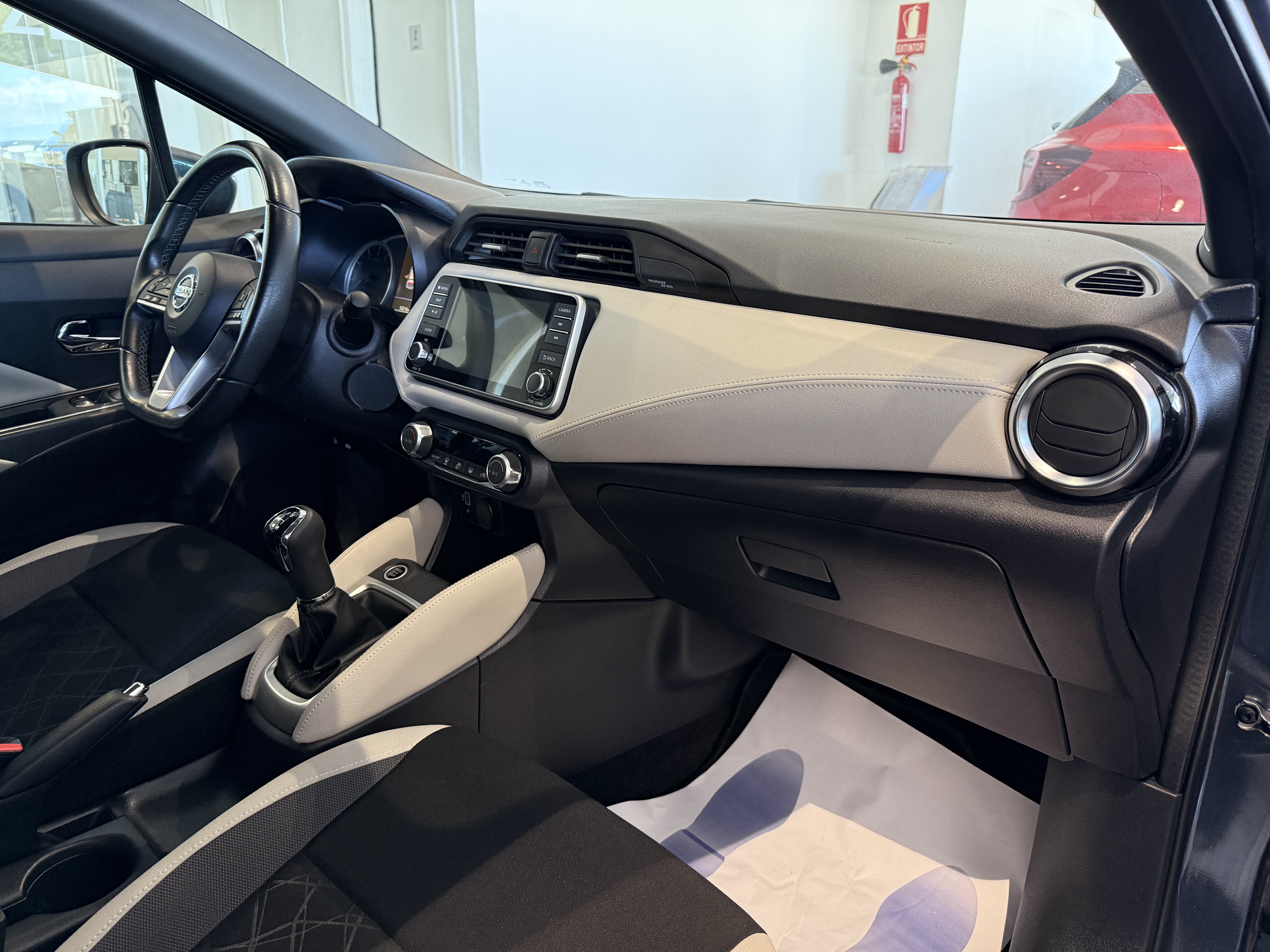 Nissan Micra IGT 92 CV E6DF Tekna miniatura 9