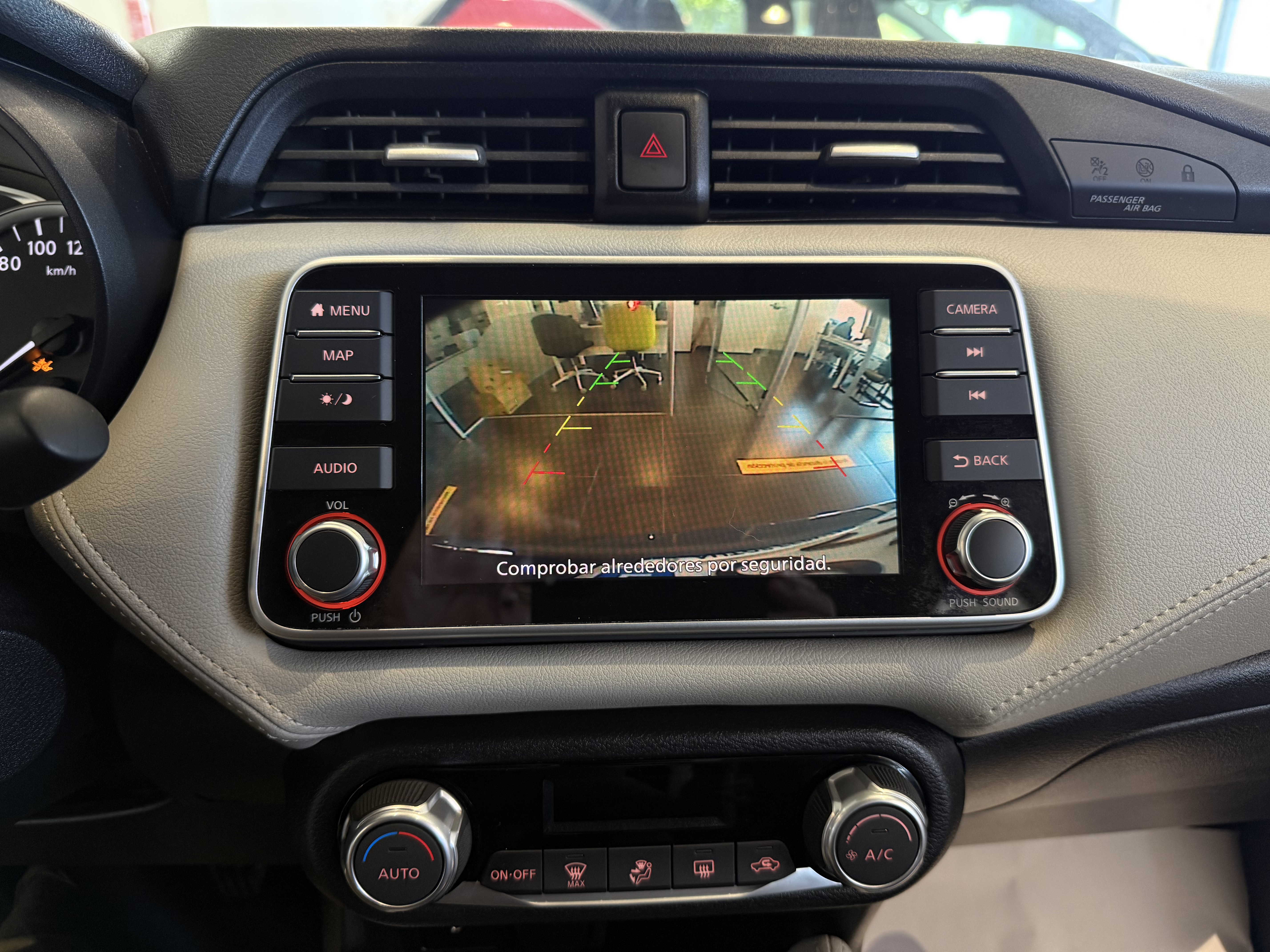 Nissan Micra IGT 92 CV E6DF Tekna miniatura 22