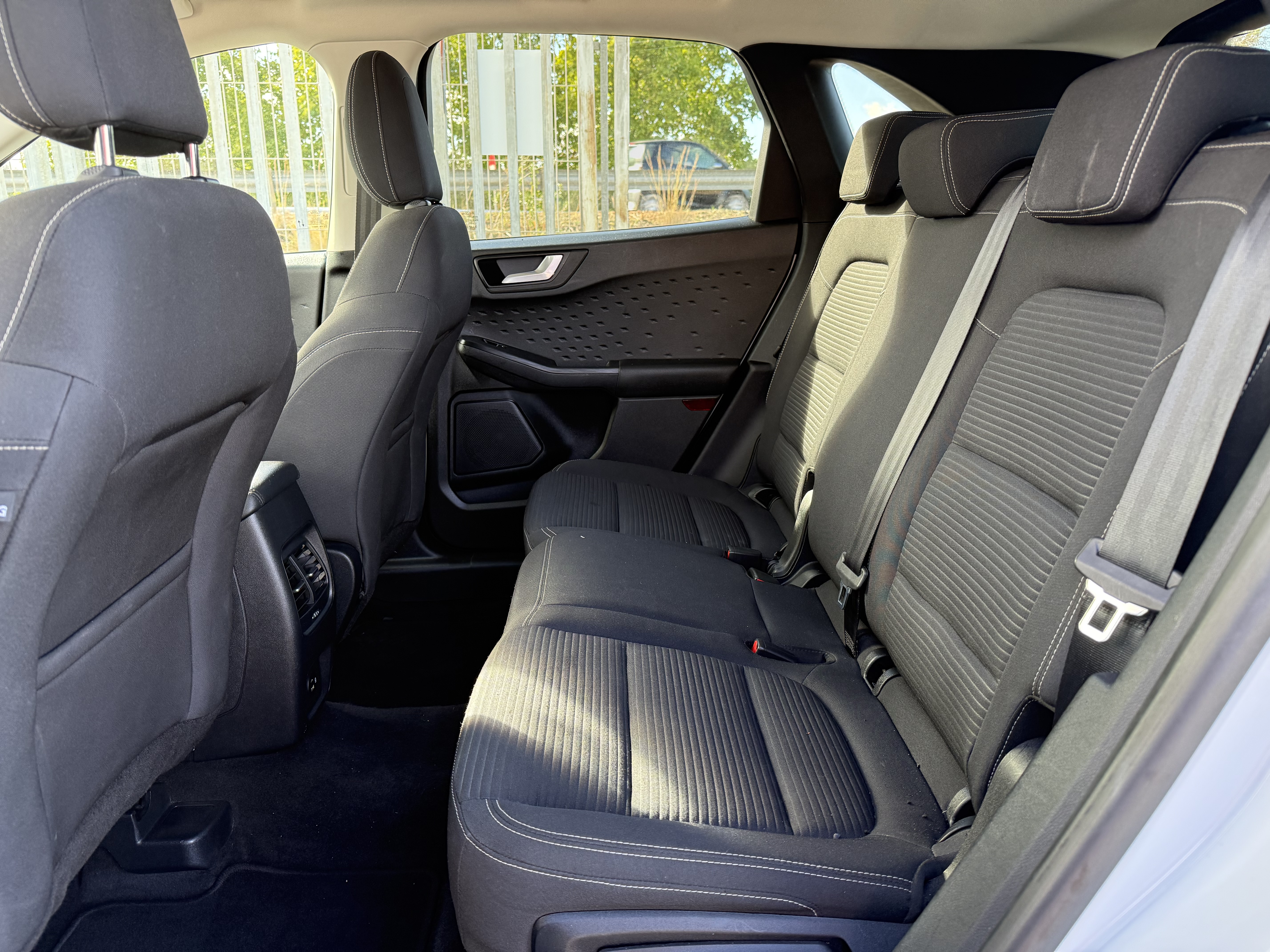 Ford Kuga Titanium 1.5 EcoBoost 150 cv. DIESEL miniatura 7