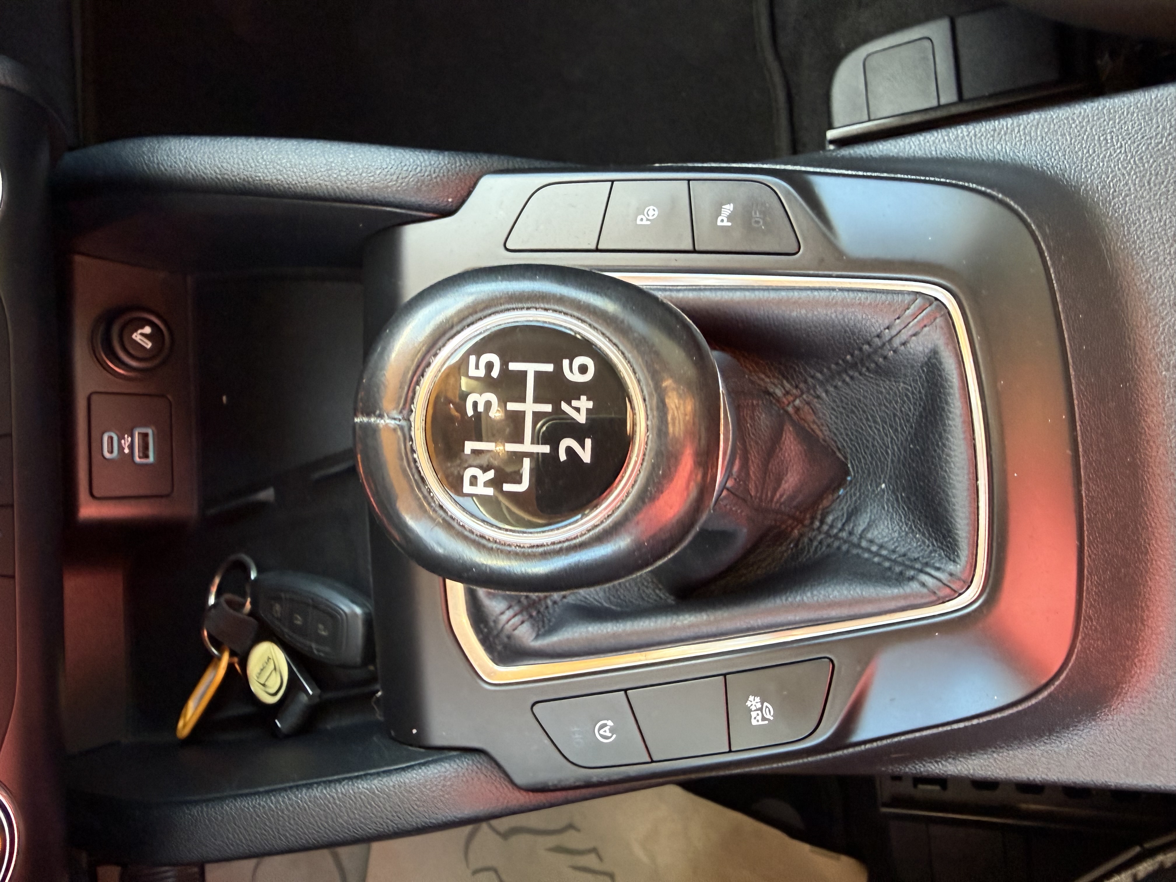 Ford Kuga Titanium 1.5 EcoBoost 150 cv. DIESEL foto 18