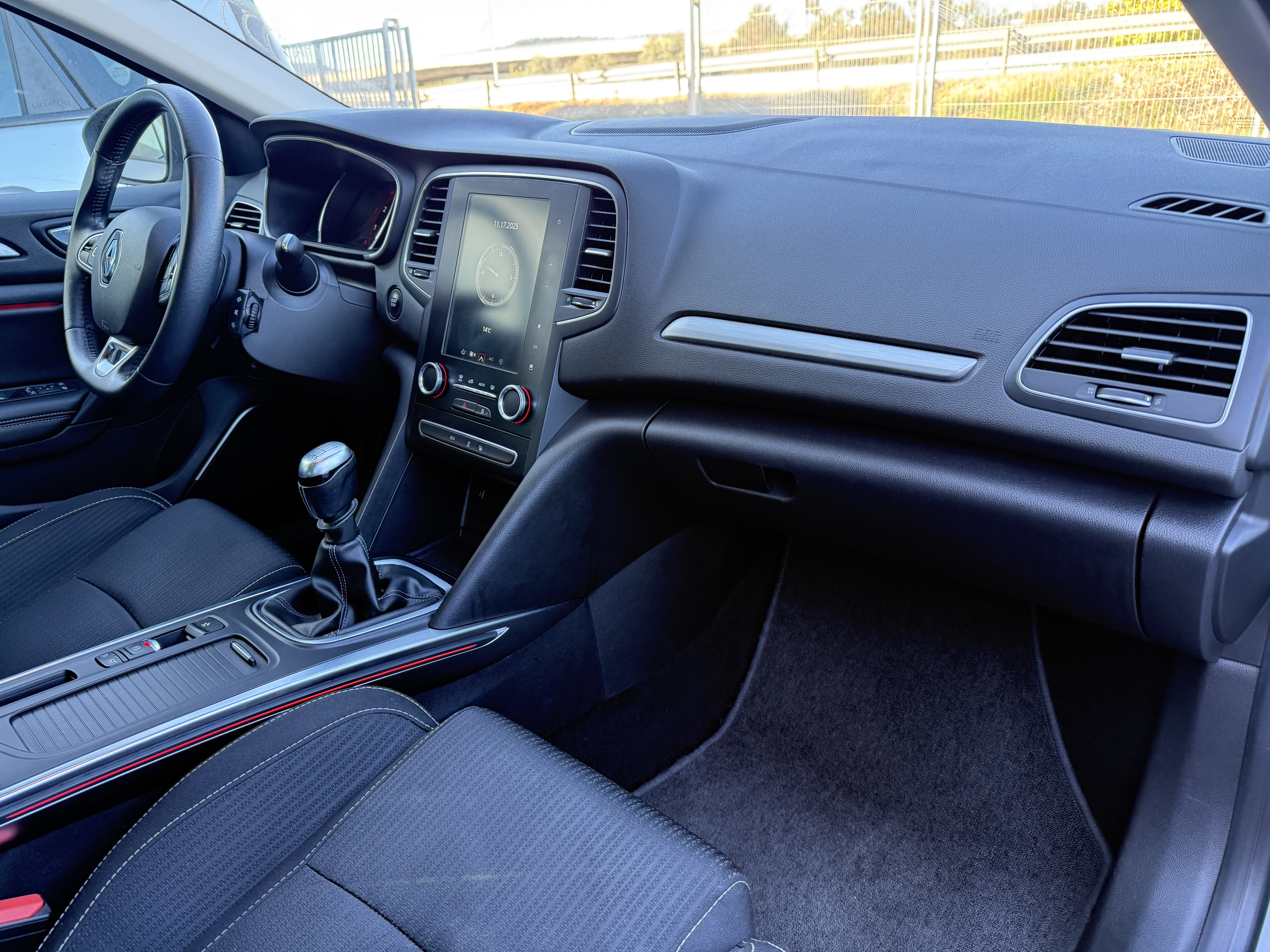 Renault Megane S.T. Zen TCe GPF 140cv foto 13