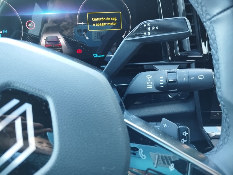 Renault Austral Techno ETech Full Hybrid 200cv. foto 23