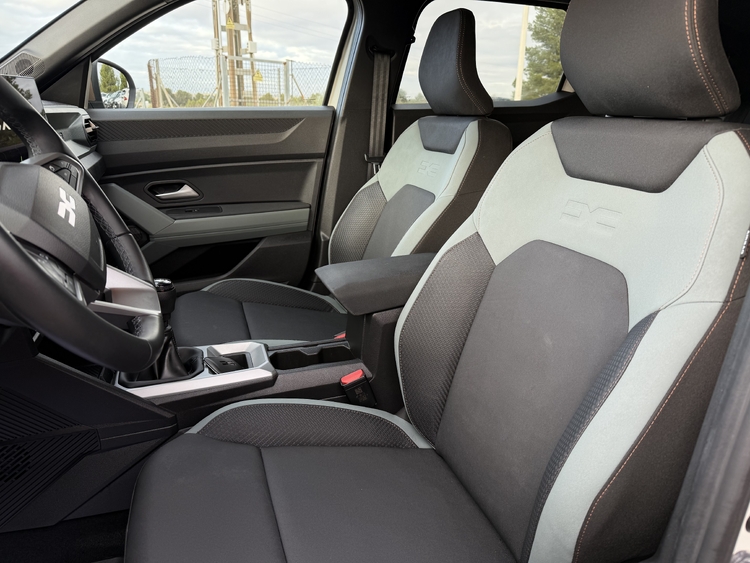 Dacia Duster Extreme TCE 48v 4X2 130cv. foto 15