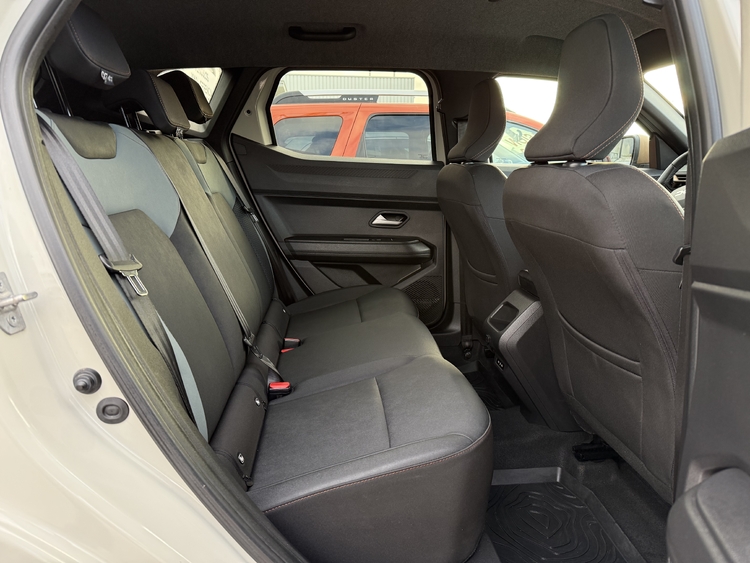 Dacia Duster Extreme TCE 48v 4X2 130cv. foto 19