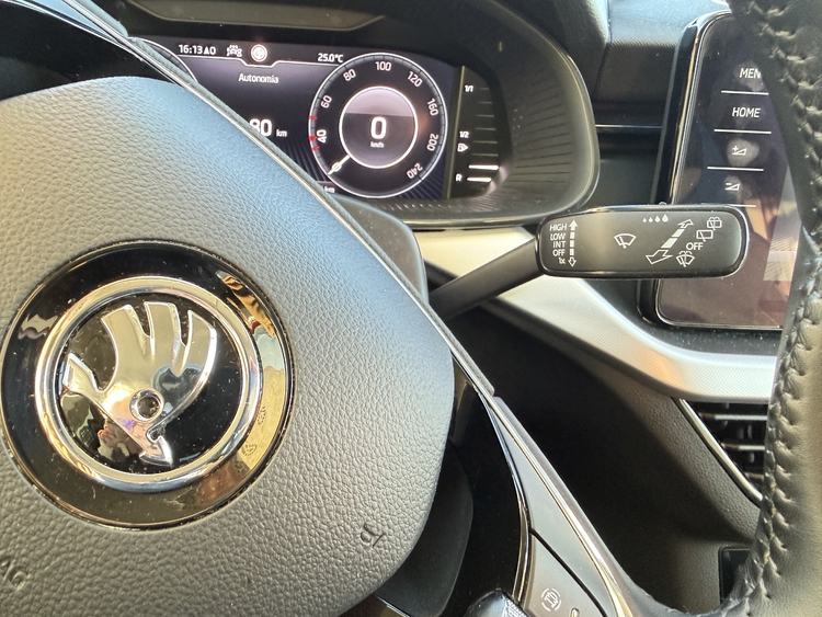 Skoda Kamiq 1.0 TSI Ambition 110cv. foto 26