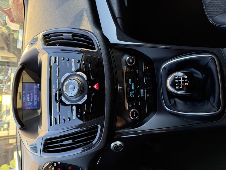 Ford Kuga 2.0 TDCi 140 4x2 Titanium foto 30