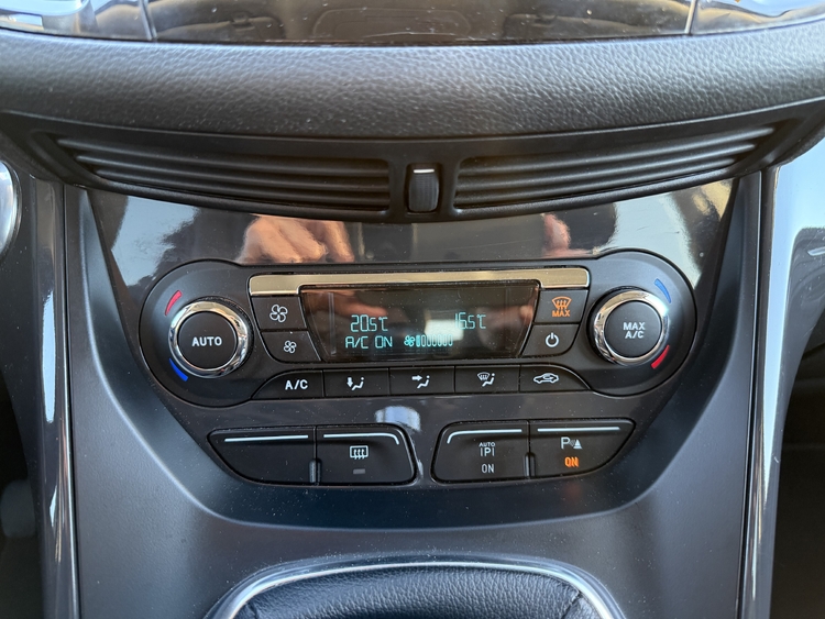 Ford Kuga 2.0 TDCi 140 4x2 Titanium foto 32