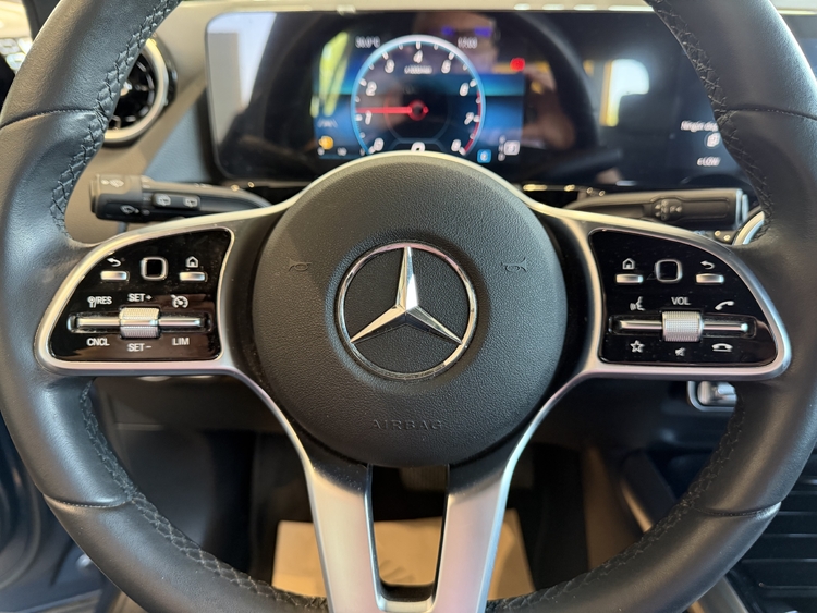Mercedes Benz GLA 180 PROGRESIVE 136 cv. GASOLINA foto 22