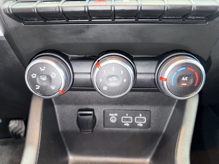 Renault Clio Serie limitada Limited TCe - 91cv. - foto 32